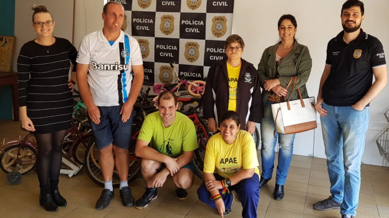 Polícia Civil Faz Doação De Bicicletas Para A Apae De Cachoeira Do Sul