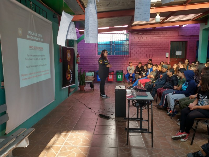 Polícia Civil da 4ªDPRI conectada com professores para conversar sobre  ambiente virtual escolar - Polícia Civil RS